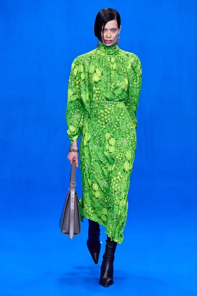 Look 15